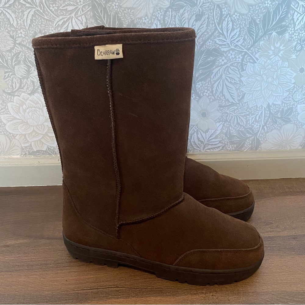 NWOT Chocolate Bear Paw Boots